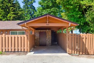 Comfy Stay in Bellevue, Parking Included - Bellevue - 5