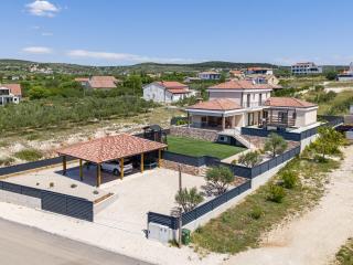 Magnificent Villa Oasis with extra large pool - Vrana - 4