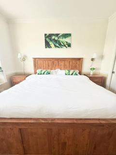 Heart of Van. Private 2BR, Patio and FREE Parking - 1