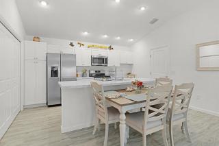 Luxurious 2 Bedroom Villa - The Villages - 4