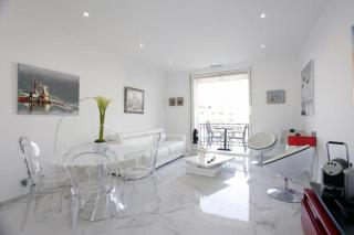 LA CROISETTE élégant studio avec balcon et vue mer aperçu - 2