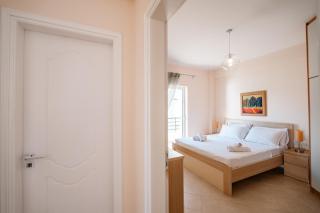 Stunning two Bedrooms Apartment Steps from the Beach - Saranda - 2