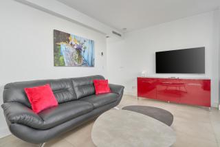 Luxurious Two Bed - 6