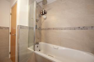 Stylish and trendy 2bed apartment in city centre - 3