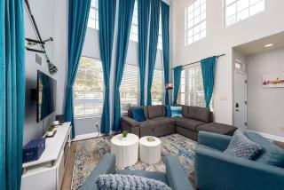 Upstay Stylish 4BR Getaway in Vibrant East Austin - Austin - 0