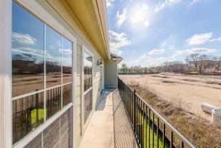 Upstay Stylish 4BR Getaway in Vibrant East Austin - Austin - 7