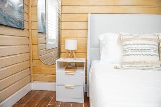 Queen Bed-Step to Madeira Beach-Heated Pool-Private - St Pete Beach - 1