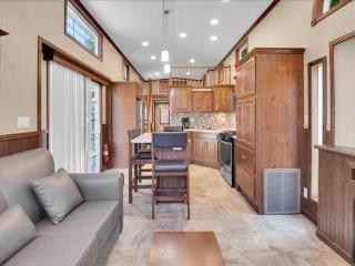 Lovely 1BR Cottage with Loft - 3