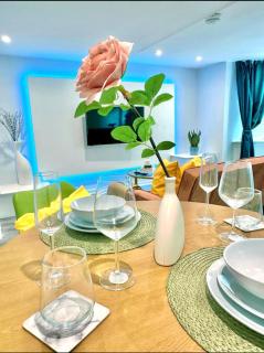 Cozy 1 bedroom House, Sleeps 3 - long and short stay welcome - 9