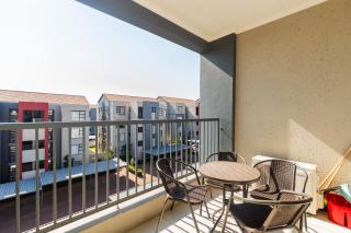 Luxurious sandton apartment with Inverter - Sandton - 1
