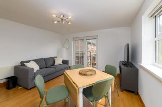 Spacious 3 Bed Short Walk to Atlantic Wharf - Cardiff - 1