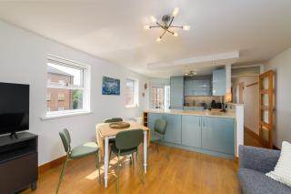 Spacious 3 Bed Short Walk to Atlantic Wharf - Cardiff - 2