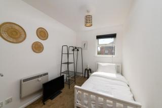Spacious 3 Bed Short Walk to Atlantic Wharf - Cardiff - 8