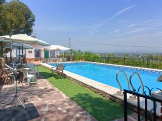 Buenas vistas y privacidad, tranquila y fresca villa en el bosque de Valencia con una magnífica piscina de 80m2 - Lliria - 2