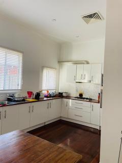 Cozy and Peaceful home surrounding by cafes and restaurants - Perth - 0