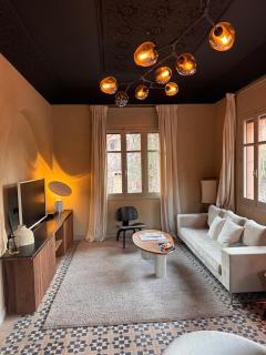M17-Elegance and Comfort in Majorelle - 4