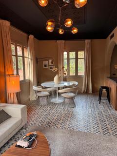 M17-Elegance and Comfort in Majorelle - 5