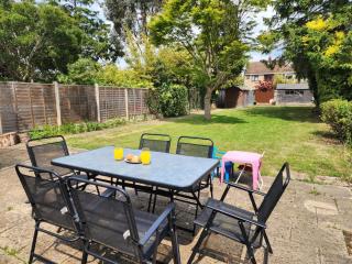 Stylish 3-Bedroom House with big Garden & Parking - Kidlington - 3