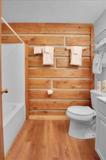Cozy Log Cabin Retreat in Tennessee - 6