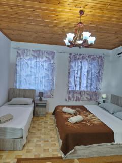 oneTwoSleep GuestHouse - Shkodra - 1