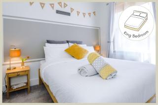 Enjoy the Pause Holiday Home, A Quiet City Centre, 2 Double Bed, Free Parking, Manchester Airport 50 min drive - Chester - 9