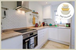 Enjoy the Pause Holiday Home, A Quiet City Centre, 2 Double Bed, Free Parking, Manchester Airport 50 min drive - Chester - 5