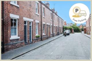 Enjoy the Pause Holiday Home, A Quiet City Centre, 2 Double Bed, Free Parking, Manchester Airport 50 min drive - Chester - 2