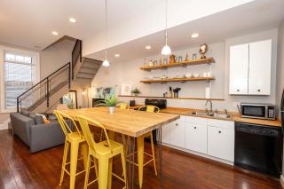 Loft Life Pendleton 2 - Chic Downtown Condo for 4 - Cincinnati - 0