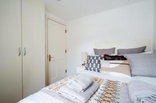 Elegant 4-Story Townhouse Near Victoria Station - Londres - 4