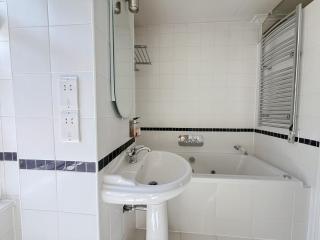 Elegant 4-Story Townhouse Near Victoria Station - Londres - 1