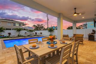 Prime Location, Heated Pool, Game Room - FMB- Beach Please - Roelens - Fort Myers Beach - 2