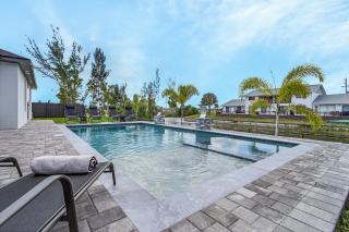 Heated Saltwater Pool & Spa with Outdoor Kitchen - Serenity Retreat - Roelens - Cape Coral - 0