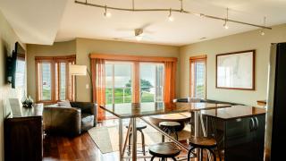 Buxton Slick - Waterfront 2-Bedroom, 2-Bathroom Suite at REAL Watersports - Waves - 7