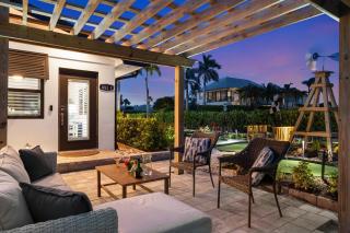 Tiki Hut Hideaway - Cozy Poolside Escape, Walk to Beach - Naples - 9