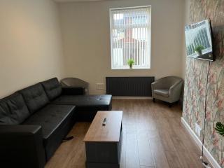 Spacious, Modern 3BR House, LFC, Free Parking - Liverpool - 0