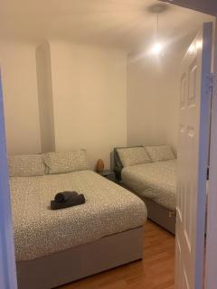 Spacious, Modern 4BR House, LFC, Free Parking - 1