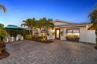 Sea-Renity - 1 Mile To The Beach! Salt Water Pool with Private Shower, Pet Friendly Getaway, - Naples - 9