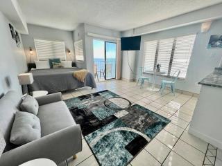 20th Floor Oceanfront Studio, King Bed P2003 - Myrtle Beach - 5