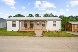 5 Neighboring Cabins at Eden Reserve - Front Five - Williamstown - 1