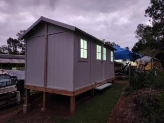 Meyenburg Cabins - Mount Morgan - 2