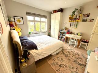 Beautiful 4 Bedroom Family Home in Barnes - Londra - 5