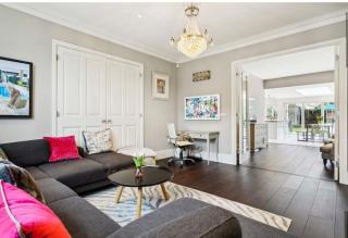 Beautiful 4 Bedroom Family Home in Barnes - Londra - 2