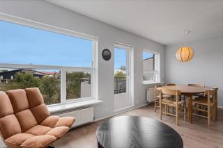 Stylish 2-Bedroom Flat with Balcony near Reykjavík - Garðabær - 4