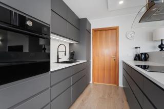 Stylish 2-Bedroom Flat with Balcony near Reykjavík - Garðabær - 3