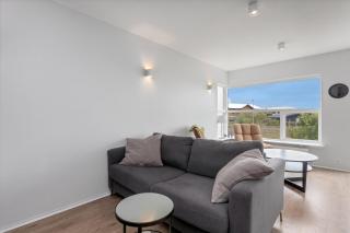 Stylish 2-Bedroom Flat with Balcony near Reykjavík - Garðabær - 5
