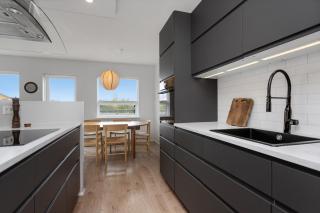 Stylish 2-Bedroom Flat with Balcony near Reykjavík - Garðabær - 9