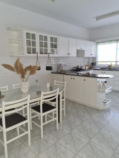Heart of Pafos - 2 Bedroom Stay - Paphos - 9