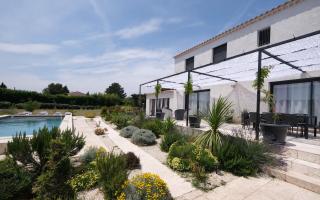charming family house with private pool, near the center of arles, quiet, in the camargue natural park – 8 people - 5