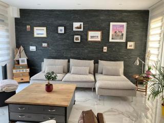 Maison Moderne 600m virage mulsanne - Mulsanne - 0