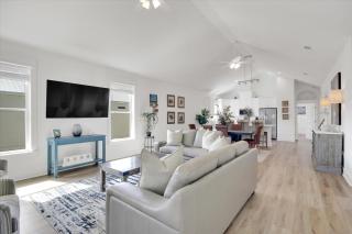 Stylish Family Stay 3BR3BA Balcony BBQ - Pass Christian - 1
